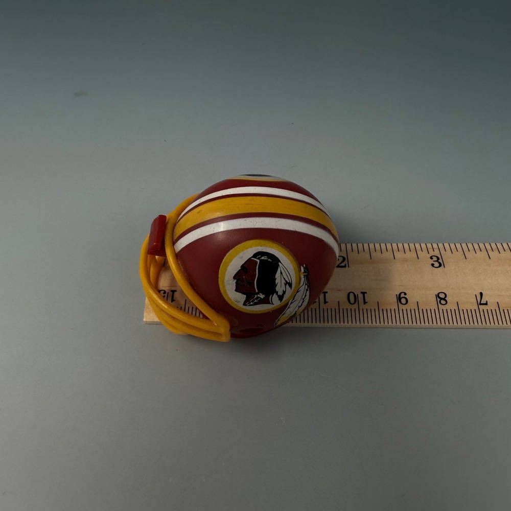 Vintage Washington Redskins Gumball Machine Football Helmets Lot of 2 AA Capsule - Picture 11 of 16
